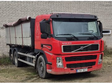 Kallurauto Volvo FM 12 (2003 aasta) koos kallurhaagisega DAPA (1999 aasta)