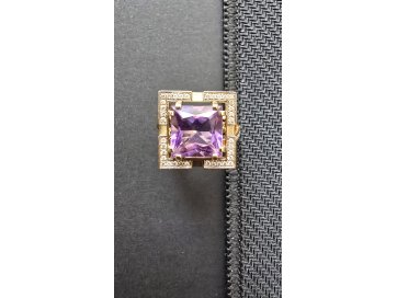 Kollasest metallist sõrmus lilla kiviga