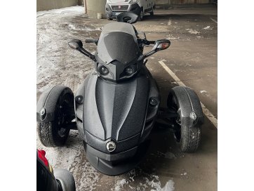 Kolmratas CAN-AM Spyder reg.märk 21VB