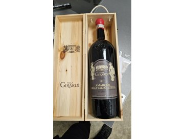 pudel kirjega "Villa Girardi 2011 Amarone Della Valpolicella" puidust kastis