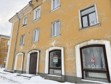 Elamumaa 85%, Ärimaa 15%, Ida-Viru maakond, Kohtla-Järve linn, Järve linnaosa, Tuuslari tn 10-24, 1.korrus, üldpind on 259,4 m2