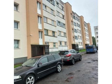 Ida-Viru maakond, Kohtla-Järve linn, Ahtme linnaosa, Ridaküla tn 18-23, 2-toaline korter, 3.korrus, üldpind on 47,7 m2