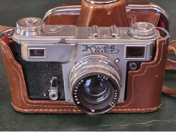 Fotoaparaat Kiev 4 koos kotiga