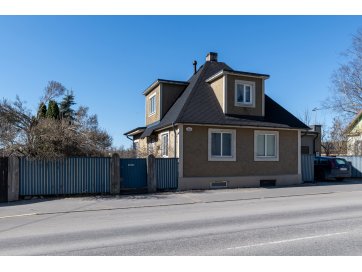 2 korruseline elamu asukohaga    Staadioni tn.28 Tartu