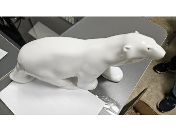 Portselanist jääkaru kuju