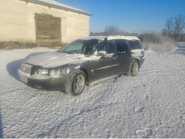 Volvo V70 (reg.märk 106MSZ, 2004)